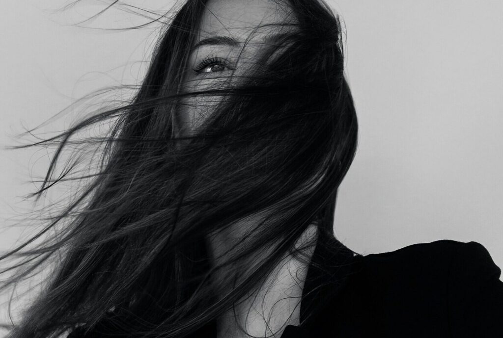 Retrato en blanco y negro: tendencias y cambios en el sector de la moda