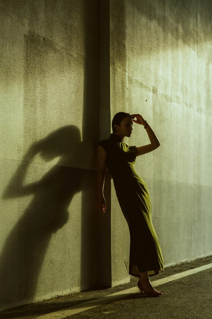 Vestido verde: inspiración de estilo y silueta en asesoría de imagen